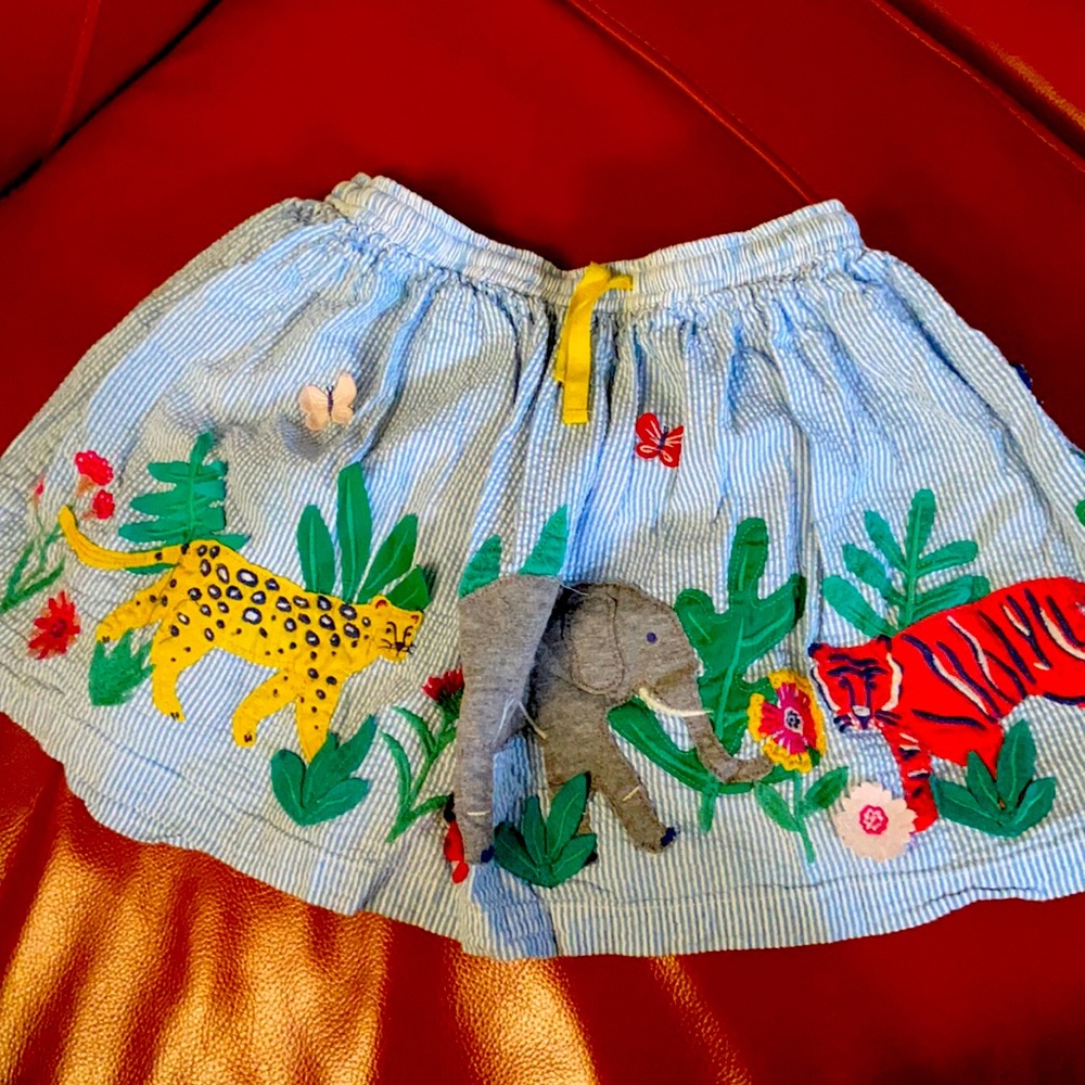 Sear sucker skirt with appliqué animals
